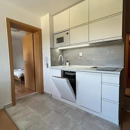 아파트 Magura 37 *